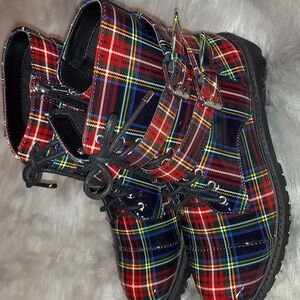 New Stunning Jessica Simpson combat boots Size W 8 Plaid